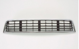 Решетка в бампер центральная