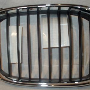 Решетка радиатора правая