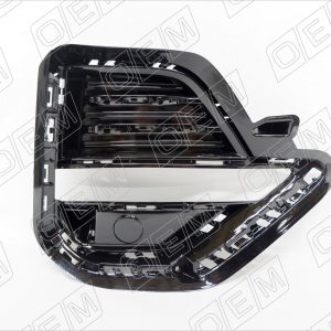 Рамка противотуманной фары правой