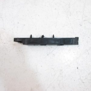 Направляющая переднего бампера правая