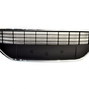 Решетка в бампер центральная