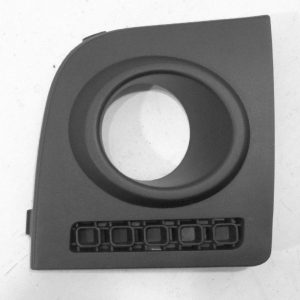 Рамка противотуманной фары левой