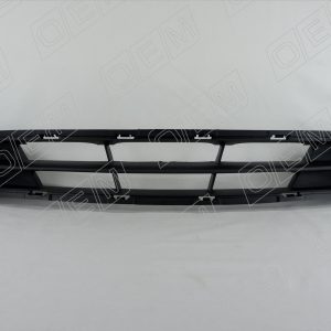 Решетка в бампер центральная