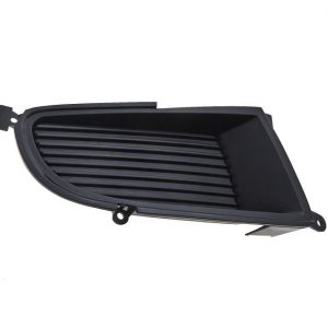 Заглушка бампера правая