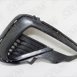 Рамка противотуманной фары правой