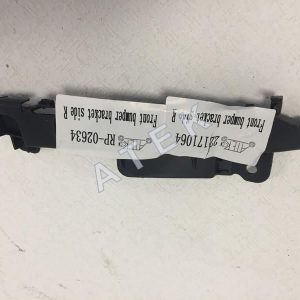 Направляющая переднего бампера правая