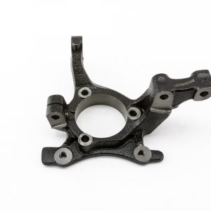 Кулак поворотный передний левый